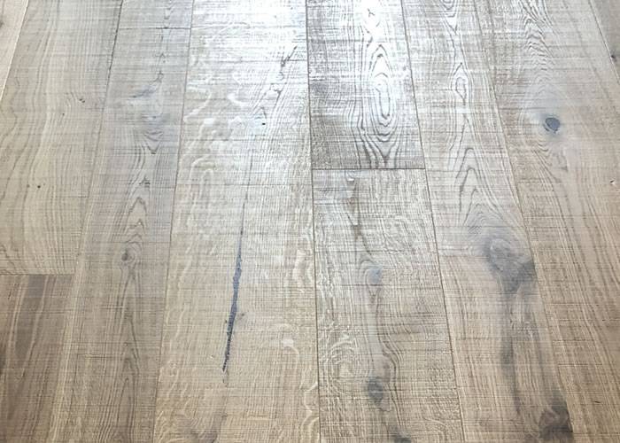 Parquet contrecollé Chêne Campagne - 15 x 160 mm - verni - traces de scies - Brest