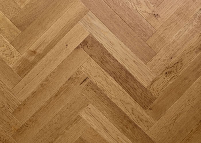 Parquet contrecollé Chêne Rustique Bâton Rompu - 14 x 90 x 540 mm - brossé - verni incolore