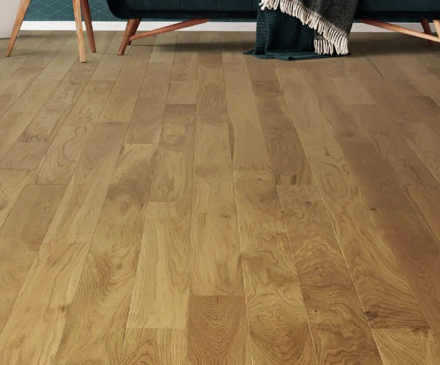 Parquet contrecollé Chêne Village (RU-CA) - 12 x 90 mm - teinté verni mat - à la française