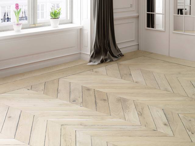 Parquet massif Chêne Rustique/Campagne en Point Hongrie - 13 x 110 x 660 mm - verni incolore - PROMO