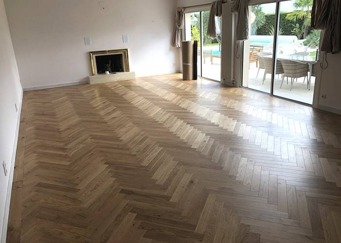 Parquet contrecollé Chêne Premier/Rustique Bâton Rompu - 15 x 90 x 600 mm - verni naturel - Caen