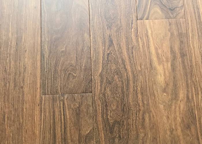 Parquet massif Momoqui - 19 x 57 - verni