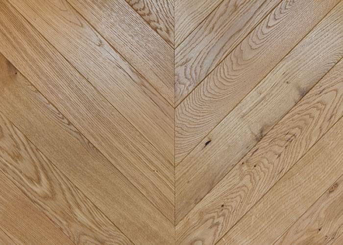 Parquet contrecollé Chêne Rustique Point Hongrie - 16 x 130/140 x 500/600 mm - huilé noir