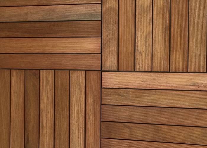 Dalle caillebotis en bois exotique Tali - 430 x 430 x 44 mm - 6 lames Striées