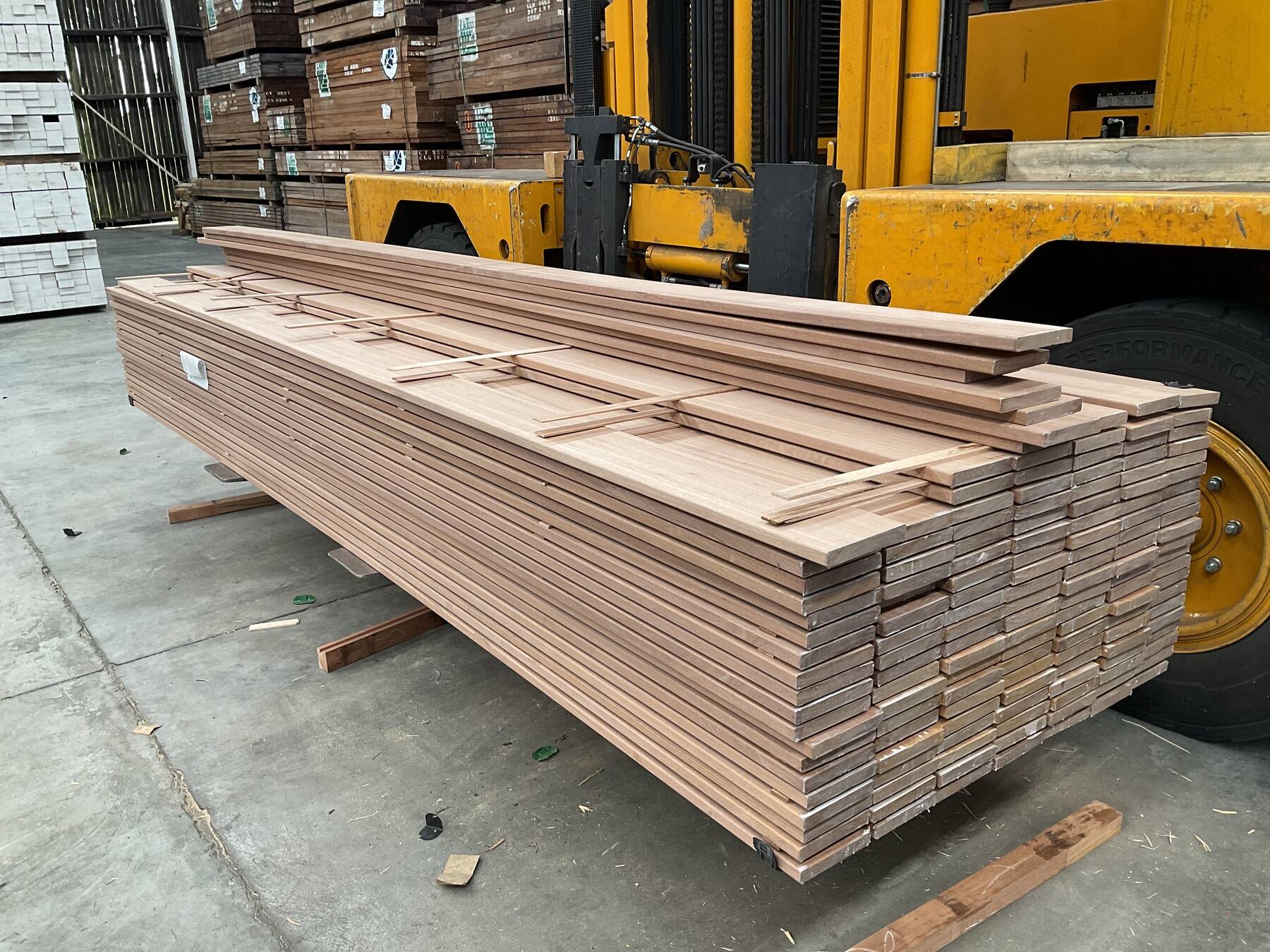 Lames de terrasse Bangkirai - 21 x 145 mm - 2 faces lisses - séchage KD