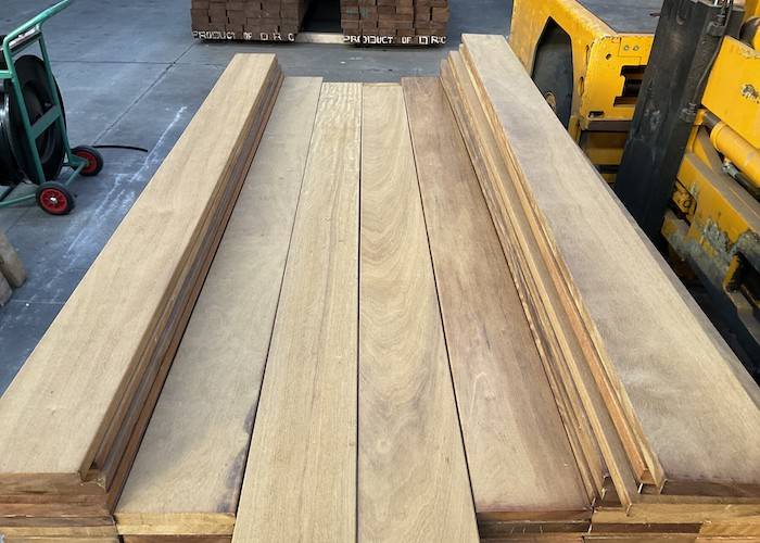 Lames de terrasse Itauba - 25 x 145 mm - 1 face lisse / 1 face rainurée
