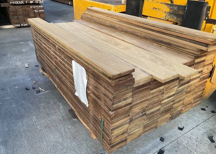 Lames de terrasse Itauba - 25 x 145 mm - 1 face lisse / 1 face rainurée