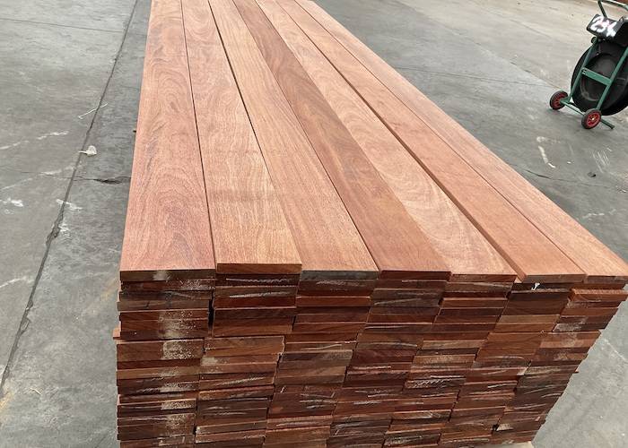 Lames de terrasse Cumaru Rouge - 21 x 145 x 970/1270/1570 mm - lisse