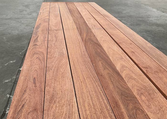 Lames de terrasse Cumaru Rouge - 21 x 145 x 970/1270/1570 mm - lisse