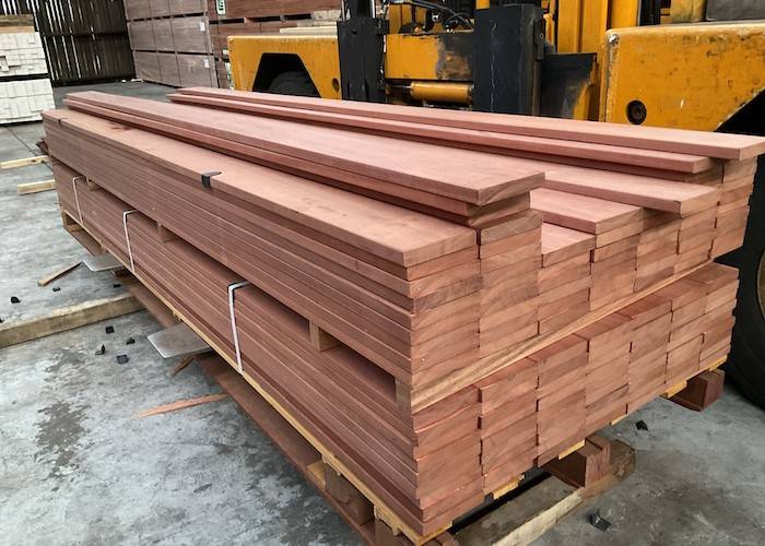 Lames de terrasse Mukulungu - 25 x 142 mm - faces lisses - lots