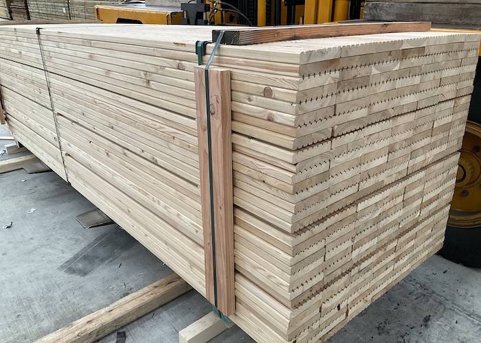 Lames de terrasse Mélèze - 27 x 120 mm - 2 faces lisses - Mulhouse