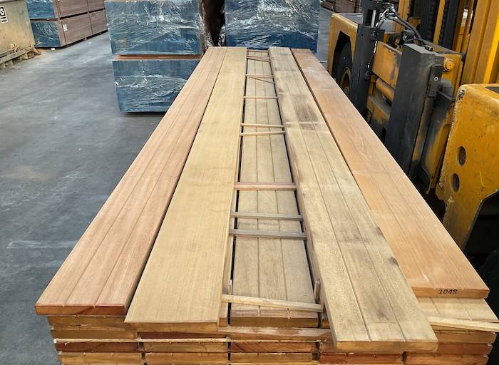 Lames de terrasse Bangkirai - 28 x 190 mm - 1 face lisse / 1 face rainurée - séchage AD