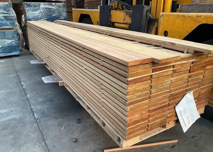 Lames de terrasse Bangkirai - 28 x 190 mm - 1 face lisse / 1 face rainurée - séchage AD