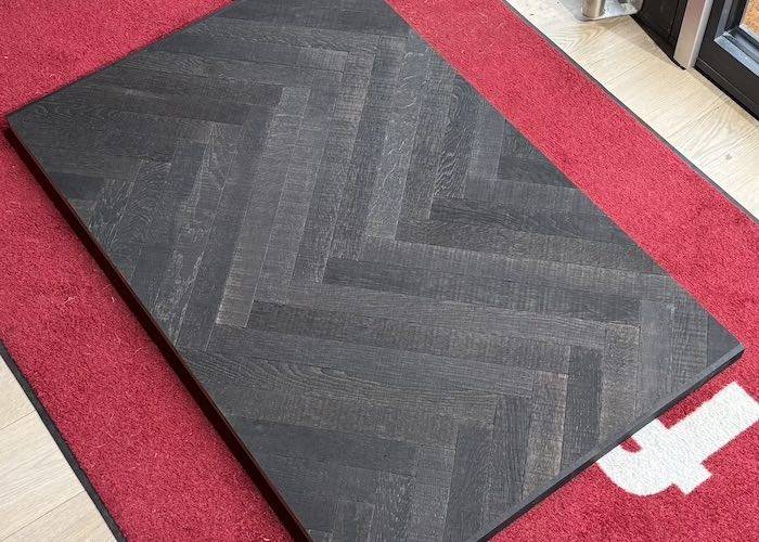 Parquet contrecollé Chêne Rustique - 16 x 180 mm - huilé noir - traces de scie