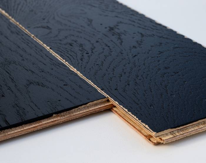 Parquet contrecollé en chêne peint - 14 x 150 mm - brossé - vieilli - noir