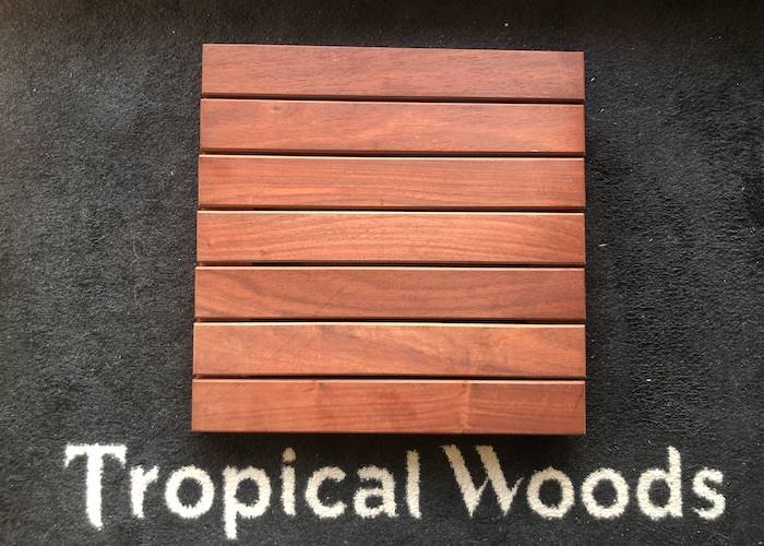 Dalle caillebotis en bois exotique Padouk - 500 x 500 x 38 mm - 7 lames lisses