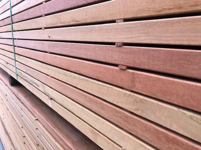 Traverses paysagères en Azobé - 80 x 100 mm - lots