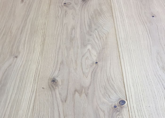 Parquet contrecollé Chêne Premier - 14 x 150 mm - brossé - verni - aspect bois brut