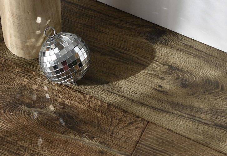 Parquet contrecollé Chêne Rustique - 15 x 220 mm - huilé anthracite - brossé - Chambord