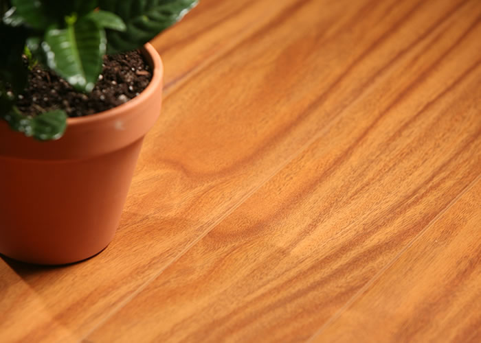 Parquet massif Doussié - 22 x 150 mm - brut - Lyon