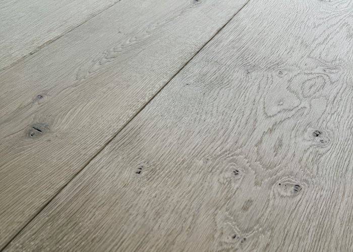 Parquet contrecollé Chêne multi-largeurs - brossé intense