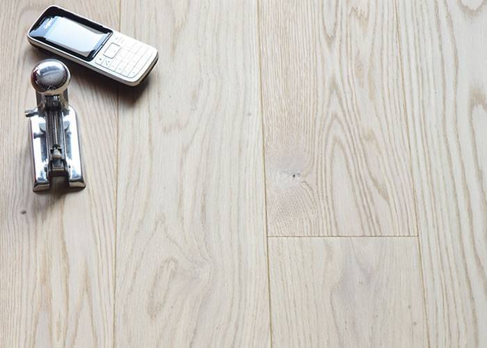 Parquet contrecollé Chêne Campagne - 15 x 140 à 230 mm - verni - à la française