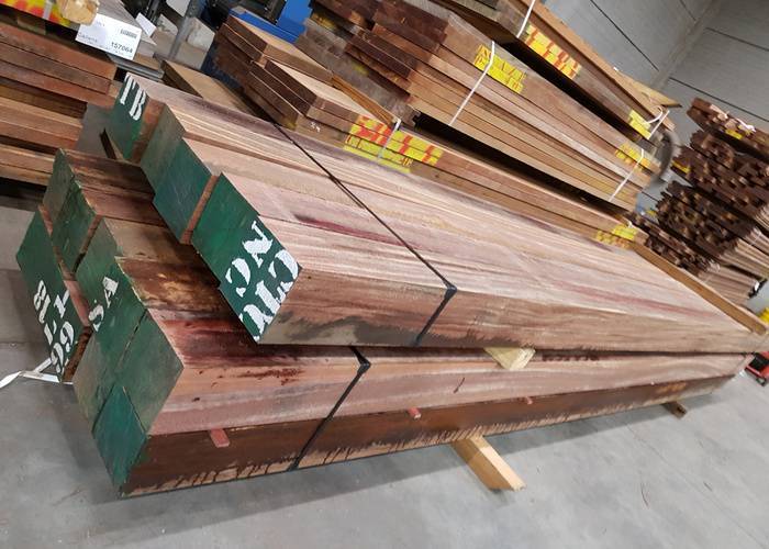 Plots ou carrelets en Ipé - 155 x 155 mm - brut de sciage - lots