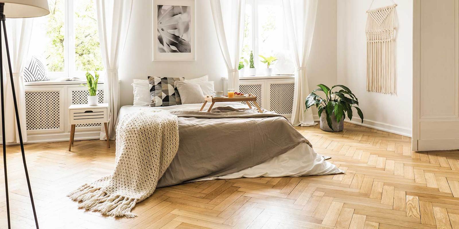 pose de parquet à bâtons rompus dans une chambre