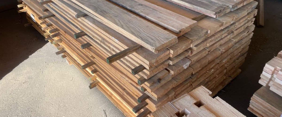 Plancher en bois massif de scierie, aspect brut et authentique