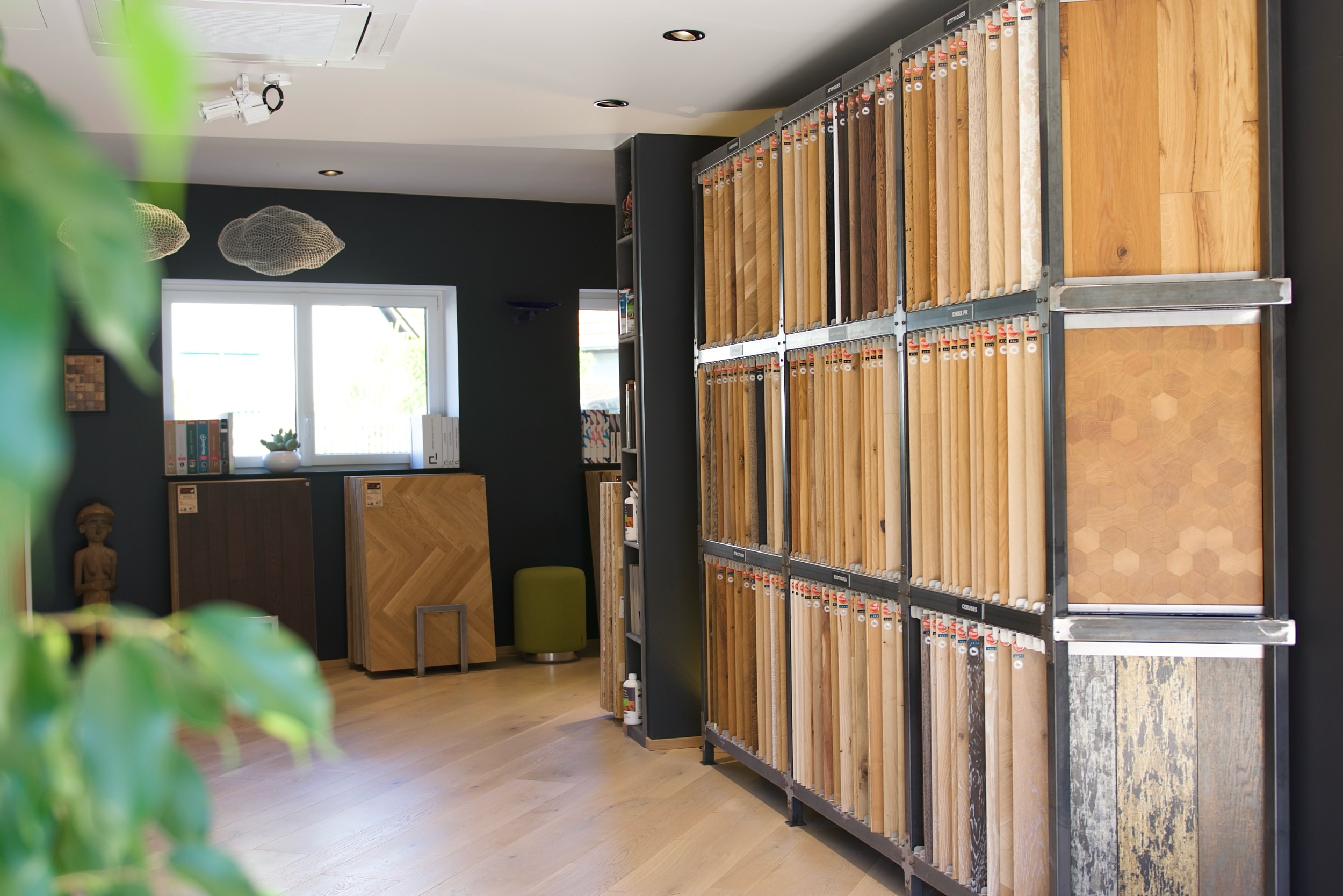 Parquet clair dans l'espace showroom de Floorz, magasin de parquet à Strasbourg La Wantzenau
