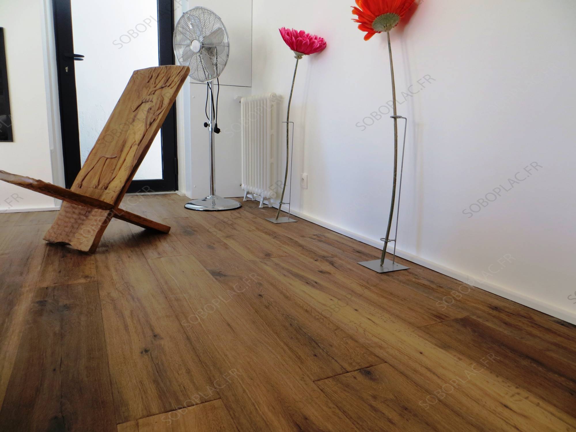 Parquet marron authentique, teinte naturelle chaleureuse
