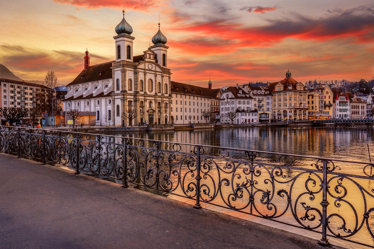 Vue de la ville de Lucerne au bord du lac des Quatre-Cantons, Suisse