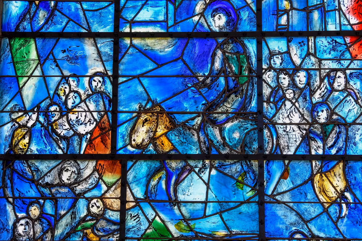 vitrail La Paix Marc Chagall chapelle des Cordeliers Sarrebourg