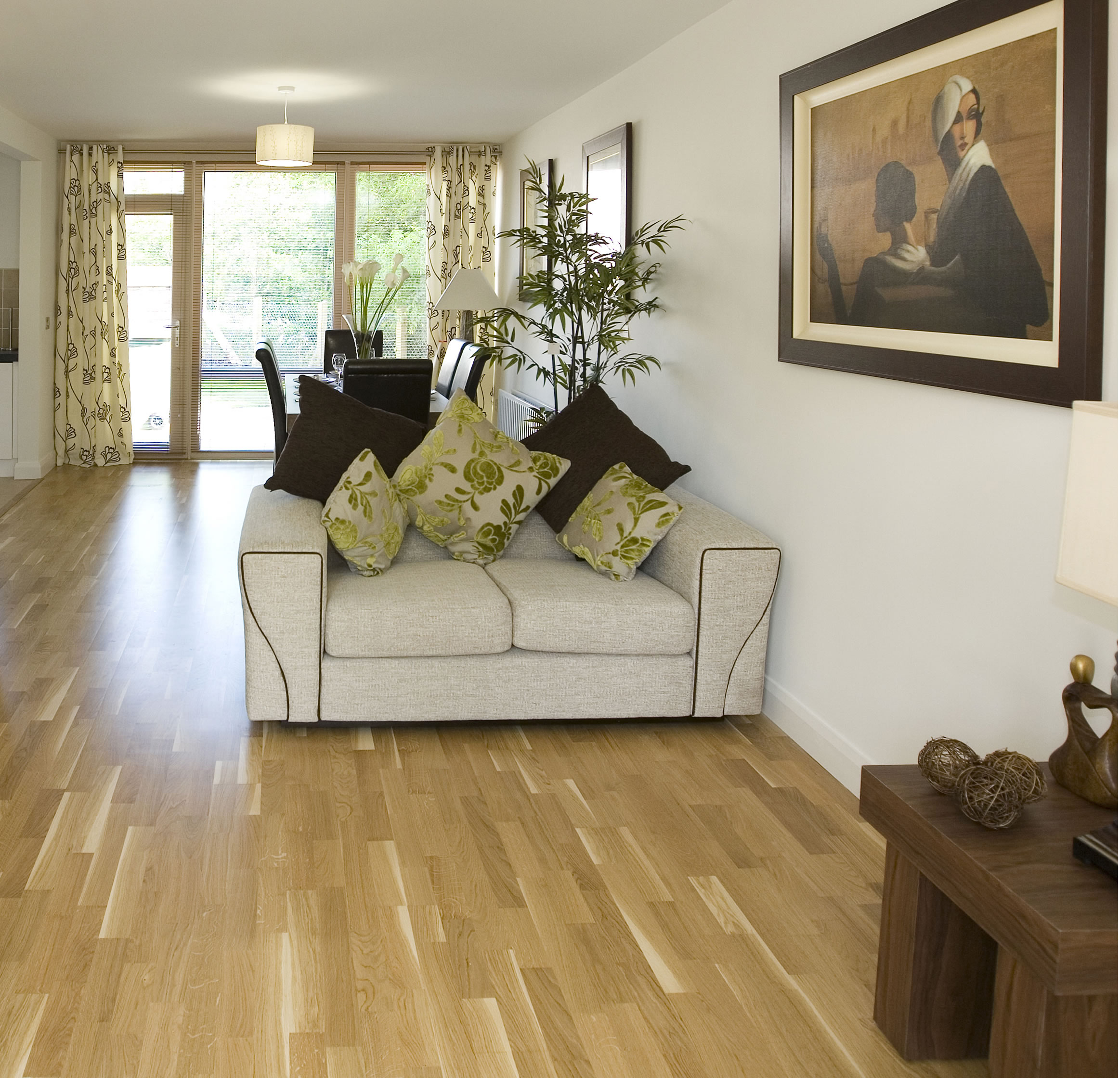 Parquet en chêne nature verni pas cher car en destockage