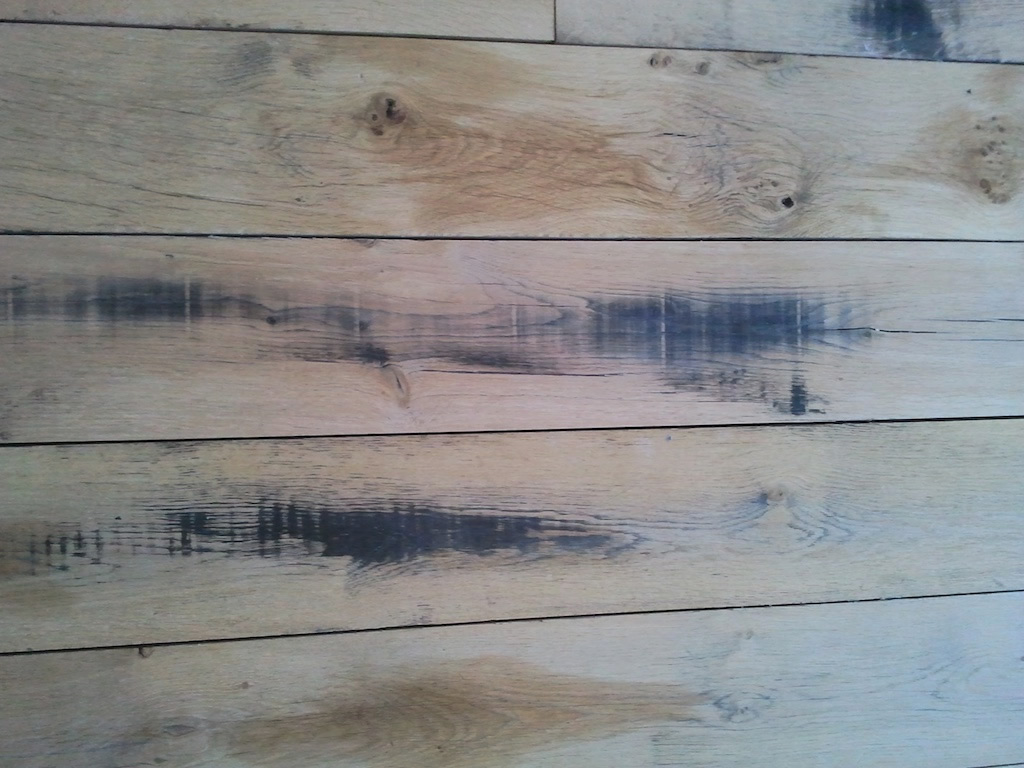 plancher de wagon chêne raboté en atelier