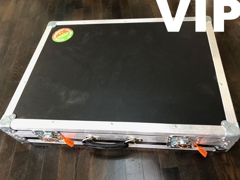 Valise VIP Floorz fermée, flight case avec scellés de sécurité prêt pour l’expédition