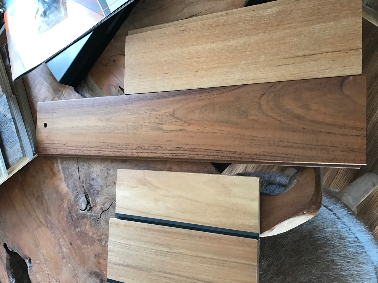 Parquet massif pont de bateau salle de bain acacia – pose collée