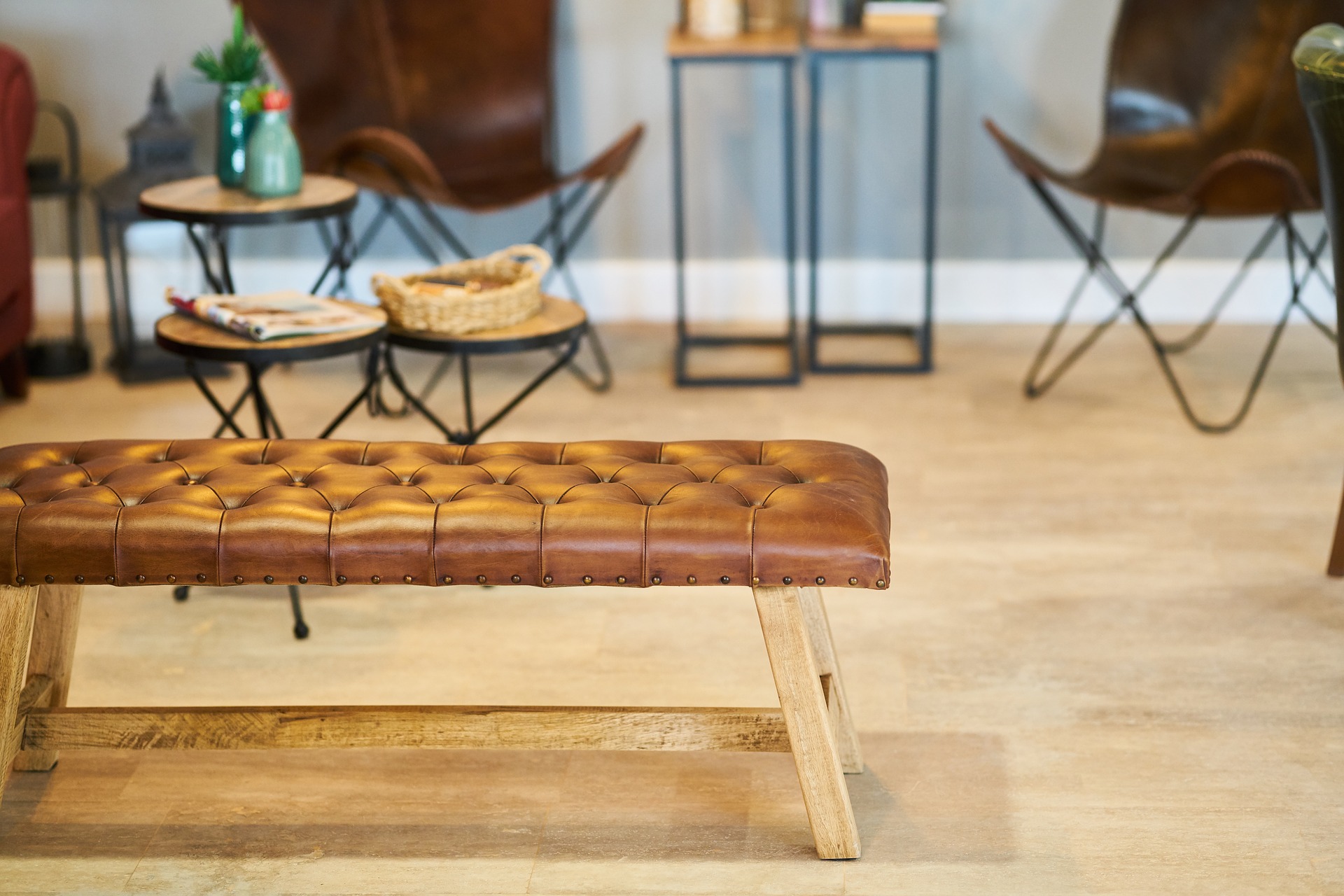 Parquet Chêne — salon style industriel — lames massives teinte naturelle