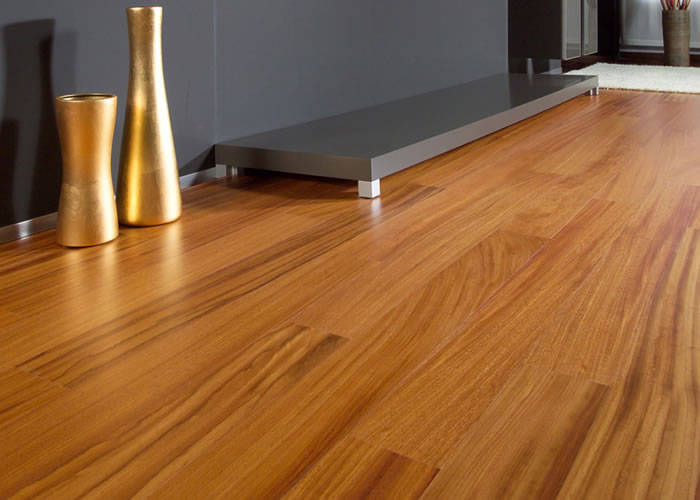 Parquet Doussié, ambiance exotique rouge dorée en intérieur