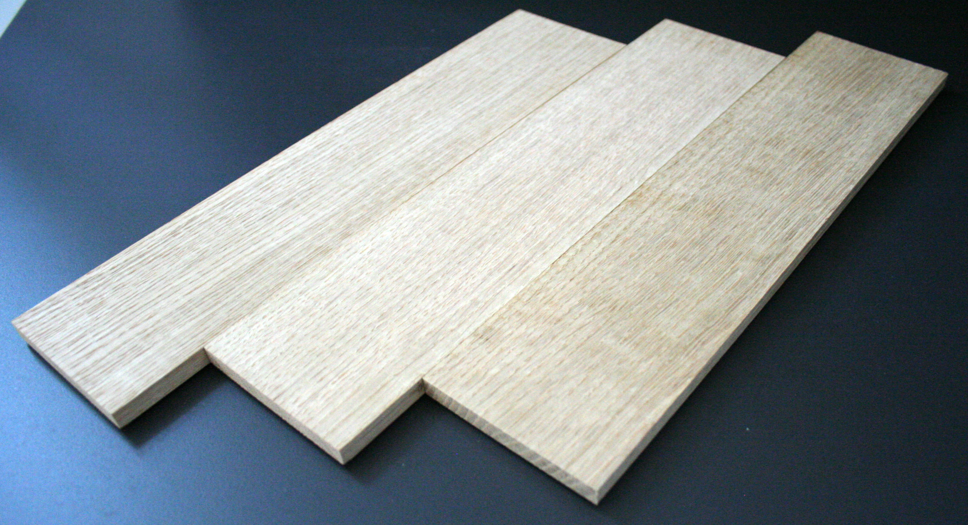Parquet industriel sur chant Chêne — salon contemporain — brut à poncer
