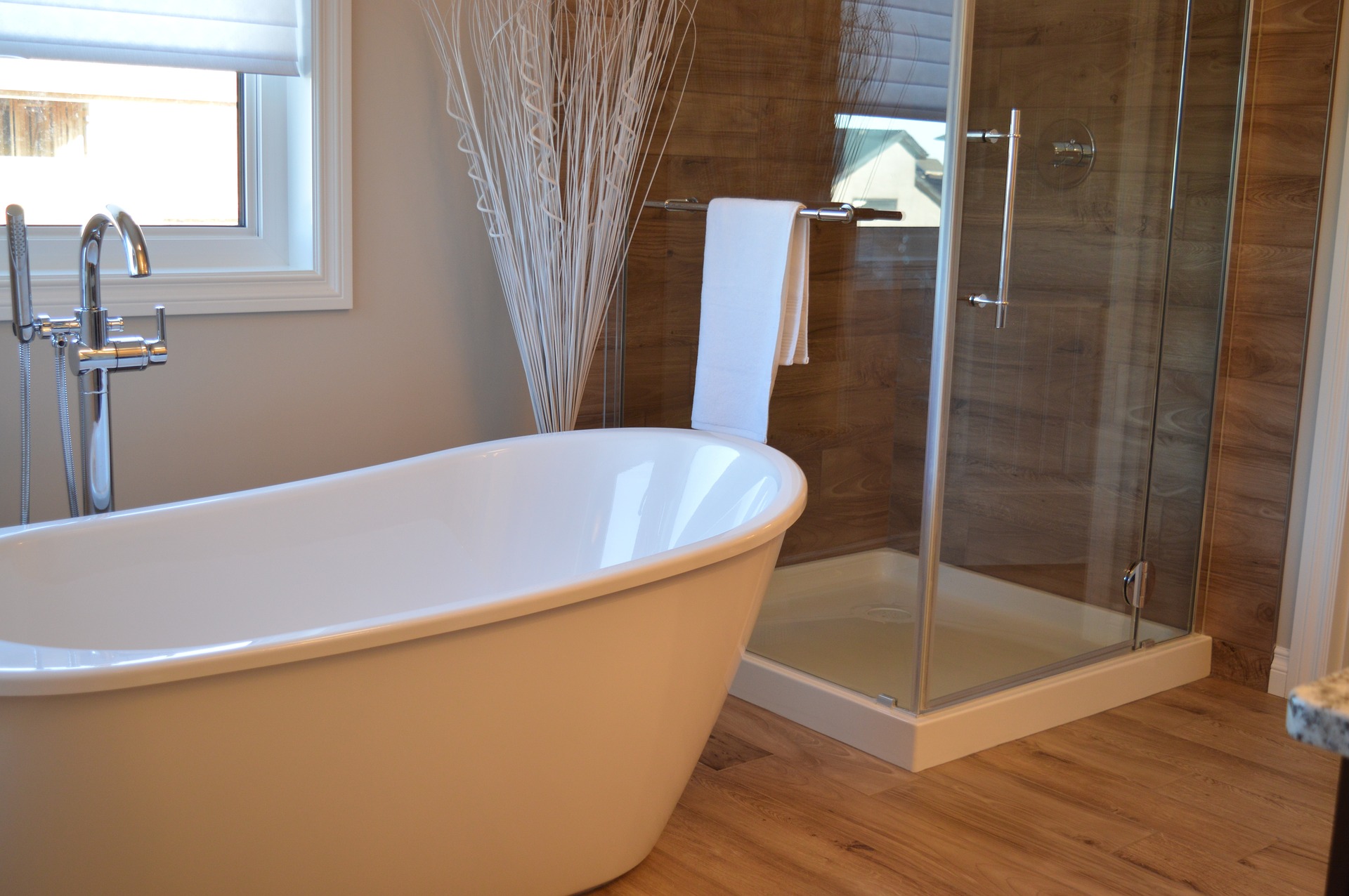 parquet Pont de Bateau en salle de bain — ambiance spa naturelle