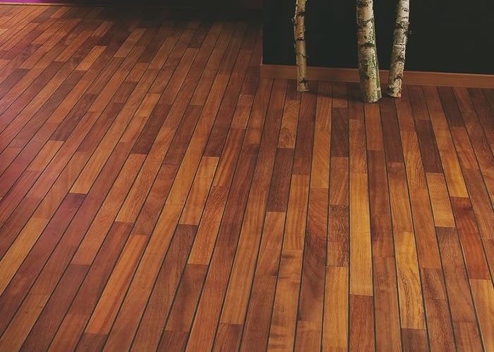 Parquet Navylam Iroko massif pont de bateau salle de bain