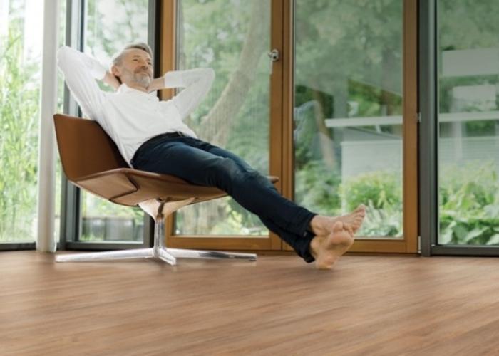 Sol en liège naturel — texture alvéolaire et confort de marche