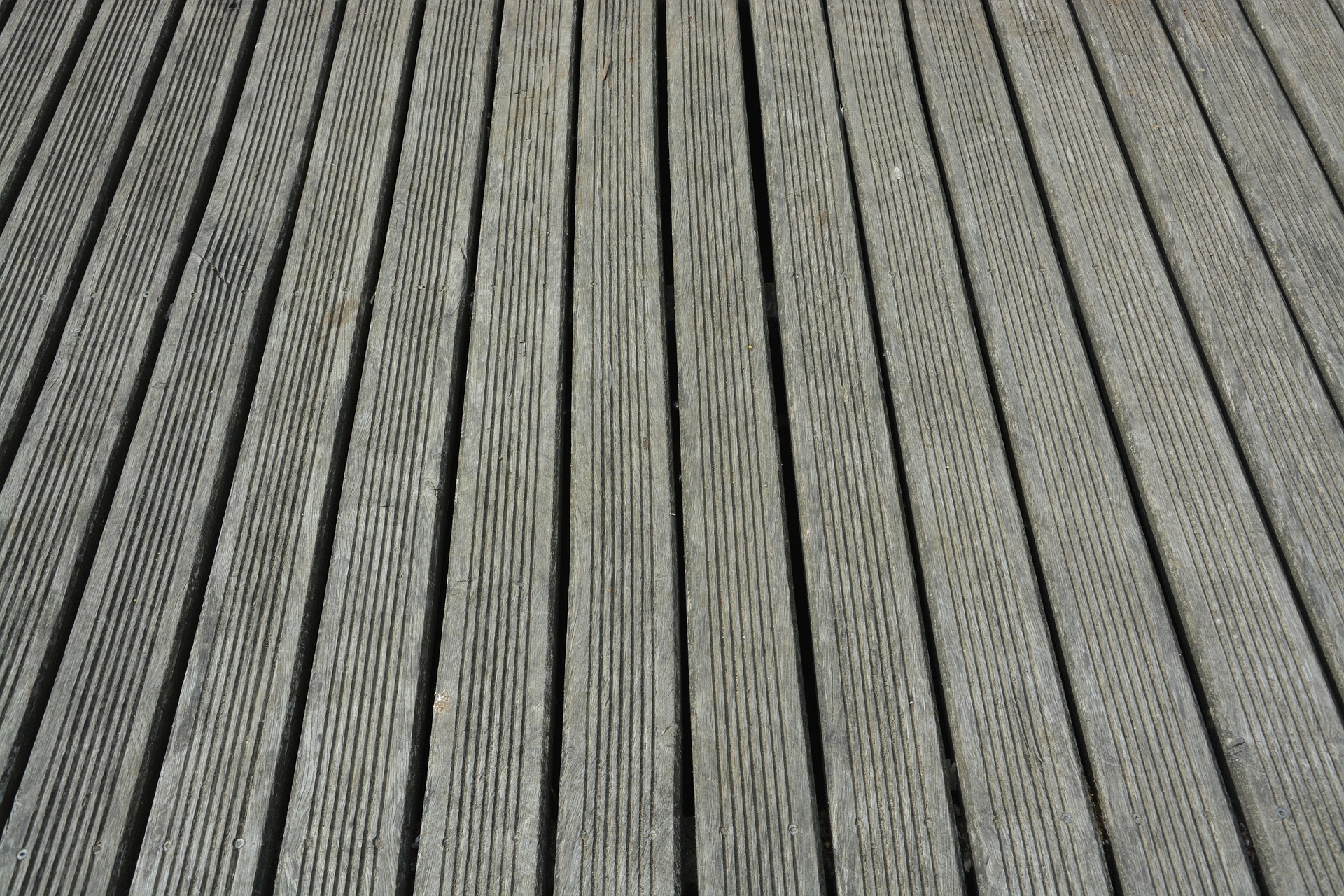 Entretien terrasse en bois – lames de terrasse exotique et européenne