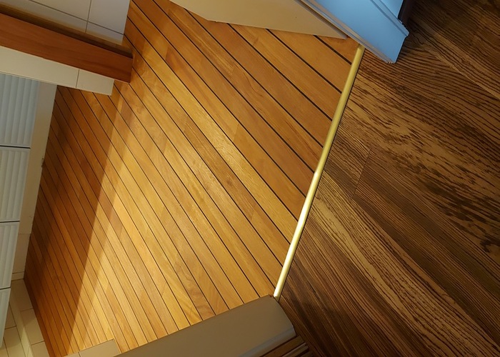 Parquet Navylam salle de bain doussié pont de bateau